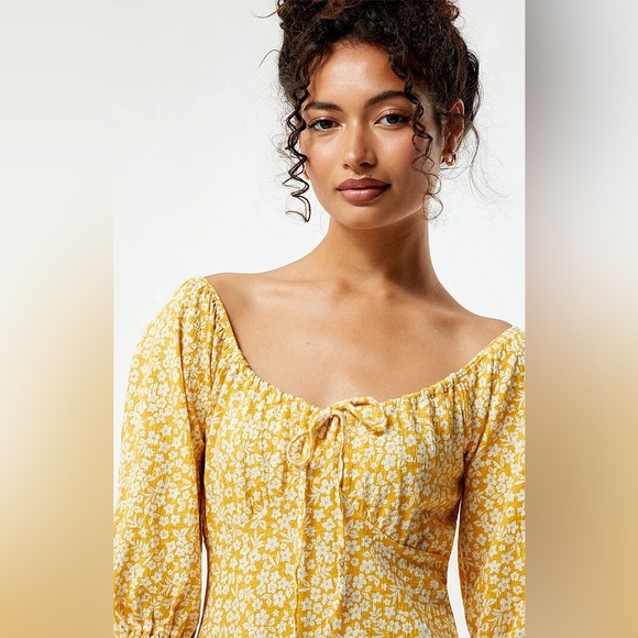 Billabong Daisy Wave Mini
Dress - Picture 4 of 7